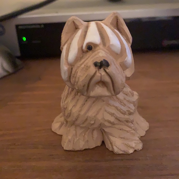 4 very cute dogs, 2 1/2 to 4 1/2 inches tall. Most porcelain, 1 resin - Picture 3 of 5